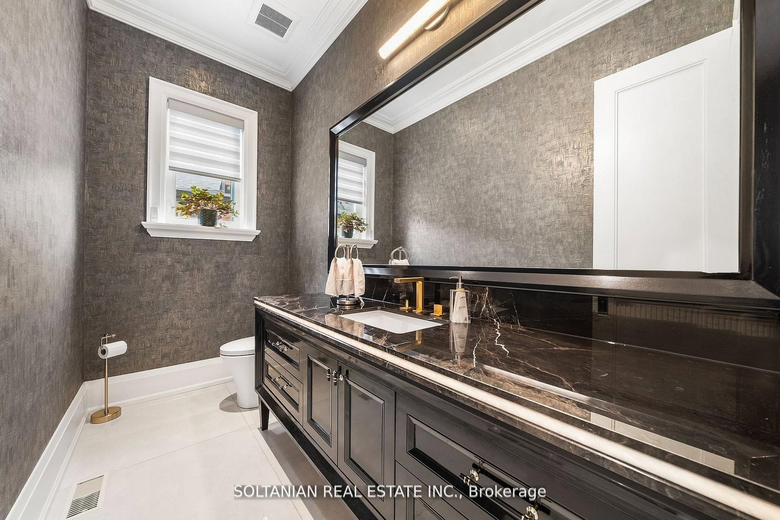 319 Betty Ann Drive • Toronto, ON photo 37