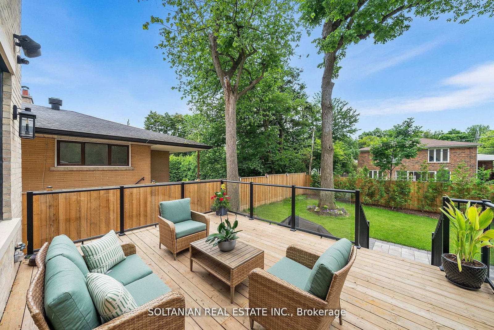 319 Betty Ann Drive • Toronto, ON photo 39
