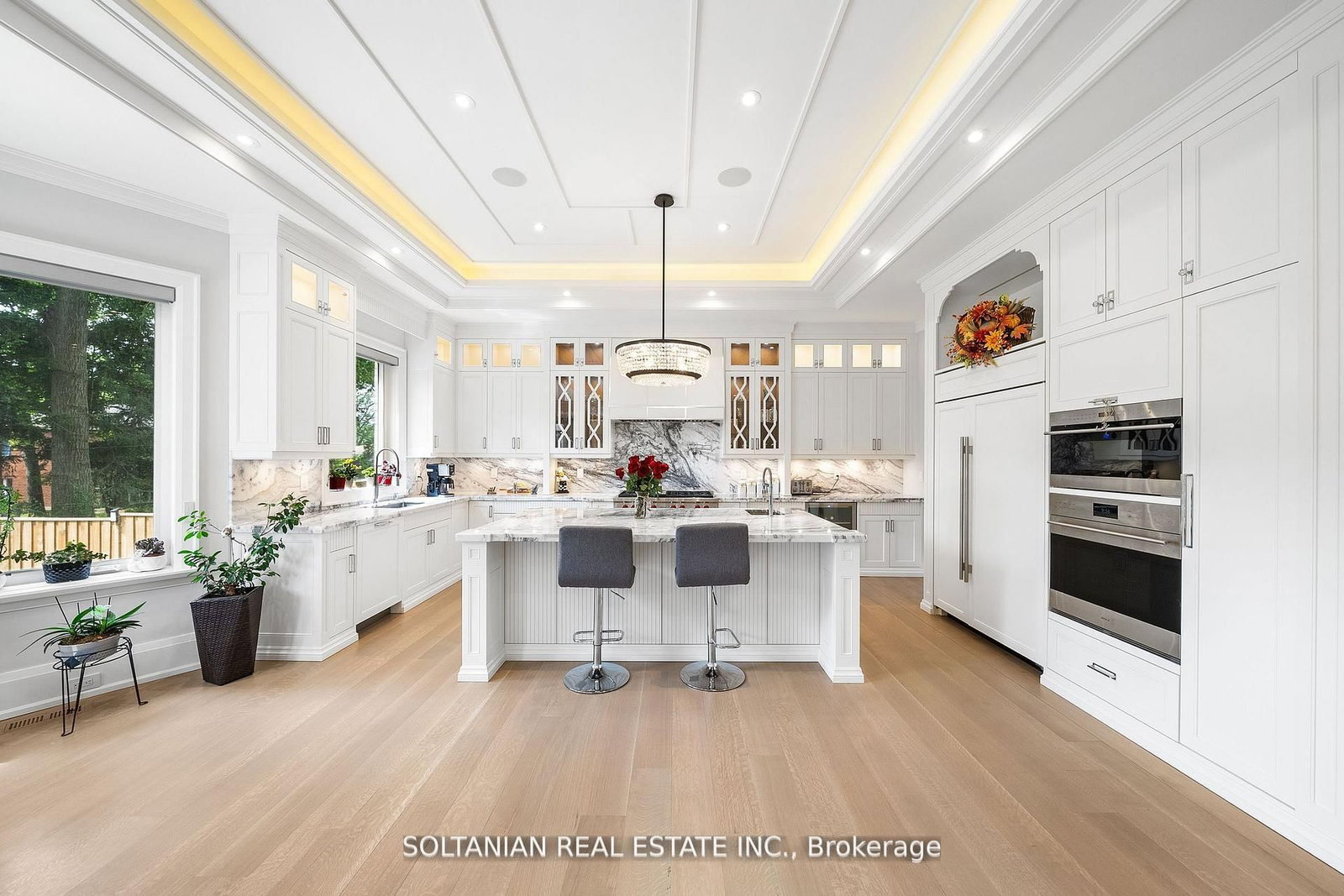 319 Betty Ann Drive • Toronto, ON photo 8