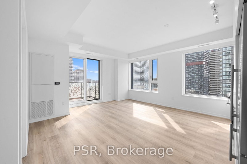 2410 - 101 Roehampton Avenue