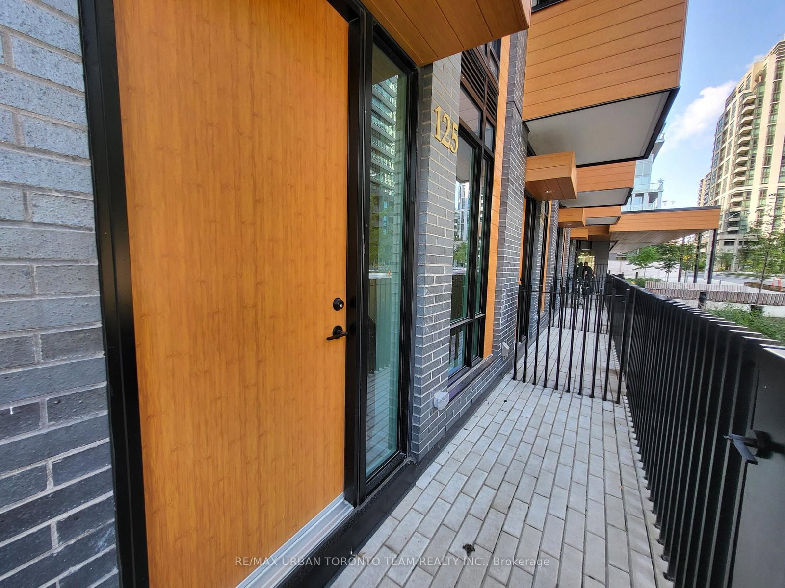 Th125 - 117 broadway Avenue, Toronto 2