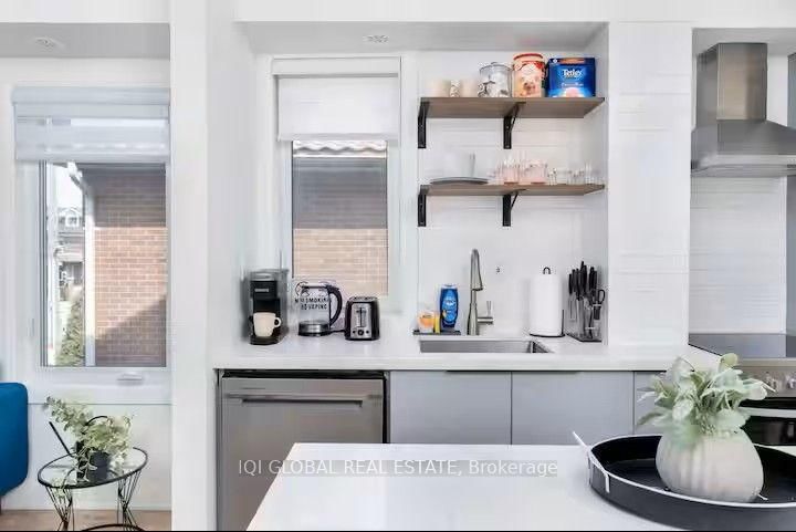 2nd Floor - 525 Ossington Avenue