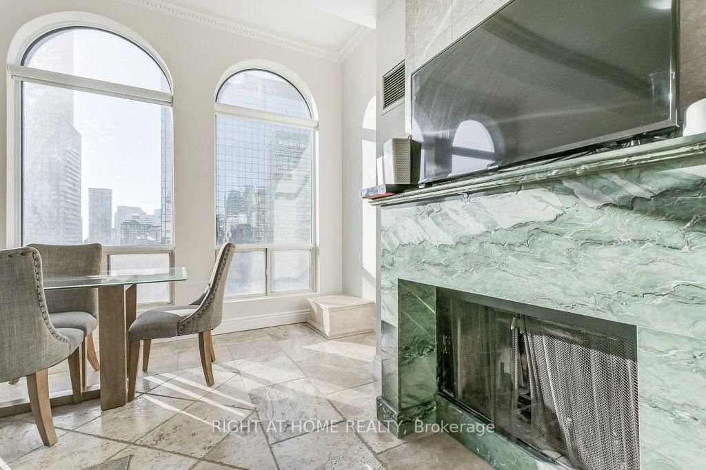 25 Grenville Street • #PH2 • Toronto, ON photo 18