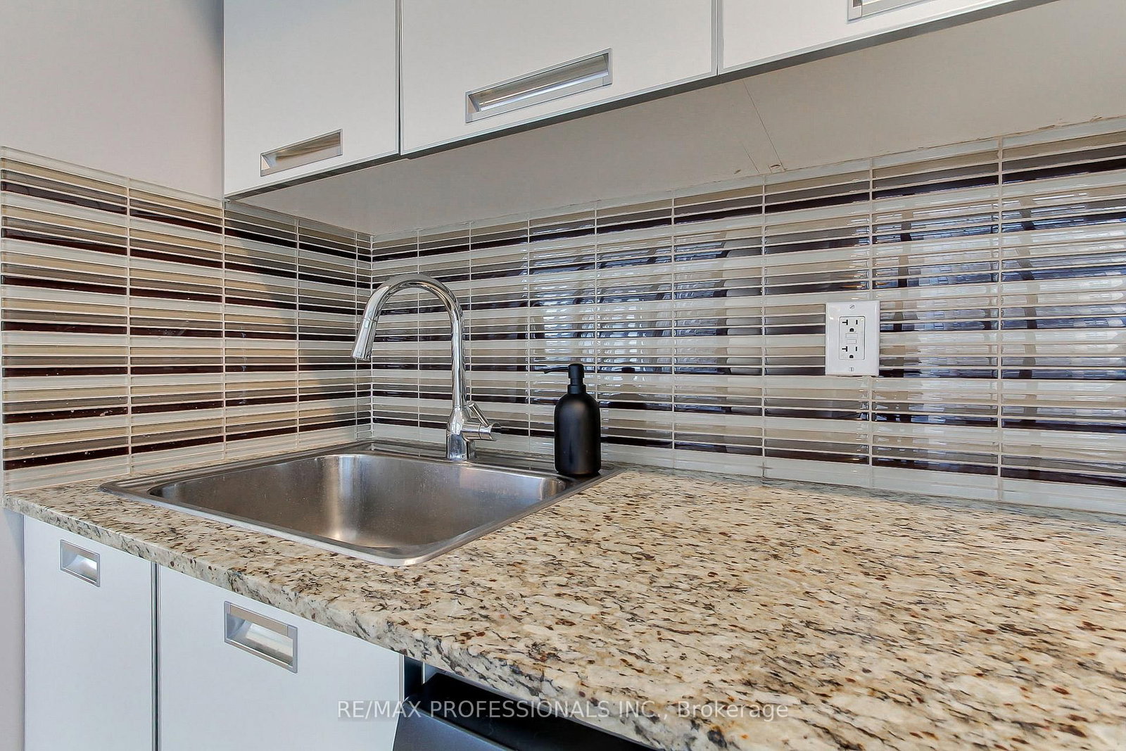 33 Charles Street E • #710 • Toronto, ON photo 11