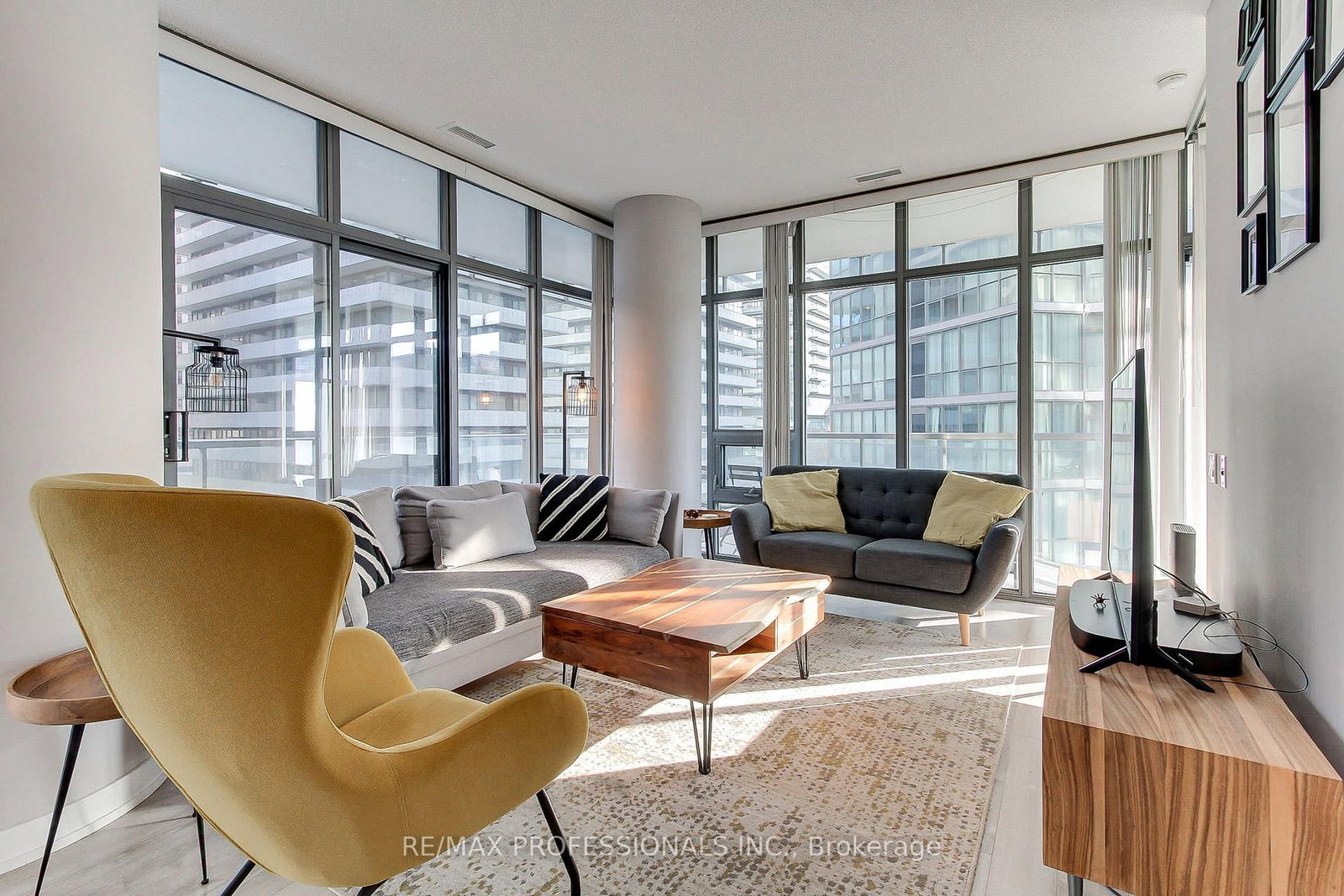 33 Charles Street E • #710 • Toronto, ON photo 18