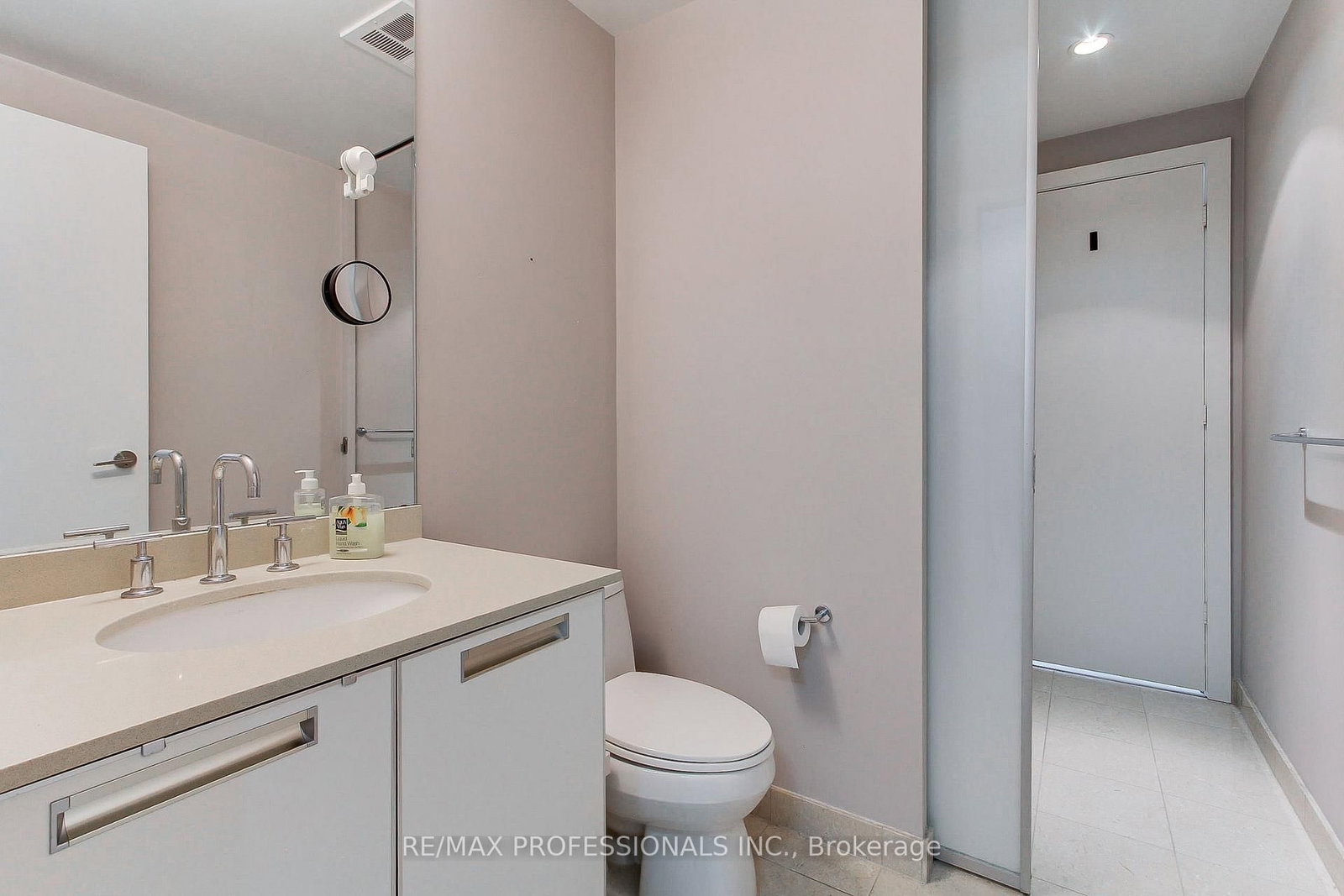 33 Charles Street E • #710 • Toronto, ON photo 26