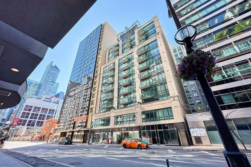 903 - 263 Wellington Street W