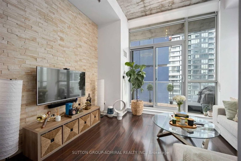 1604 - 375 King Street W