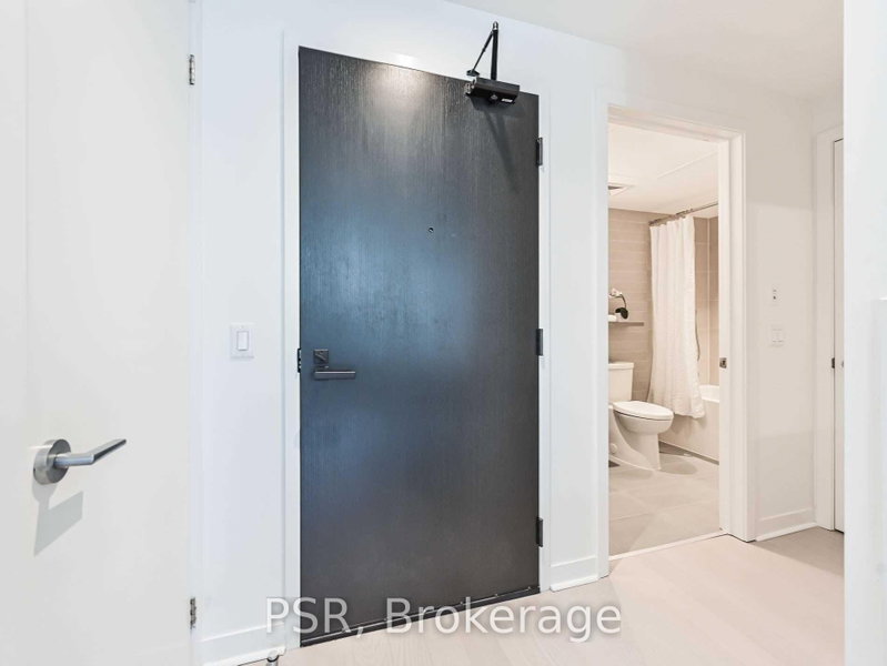 1205 - 501 Adelaide Street W