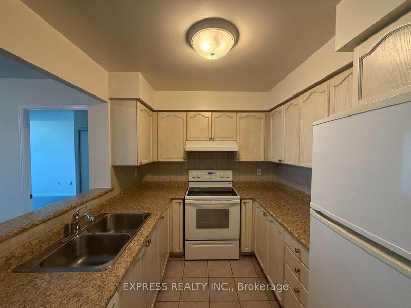 PH11 - 39 Pemberton Avenue