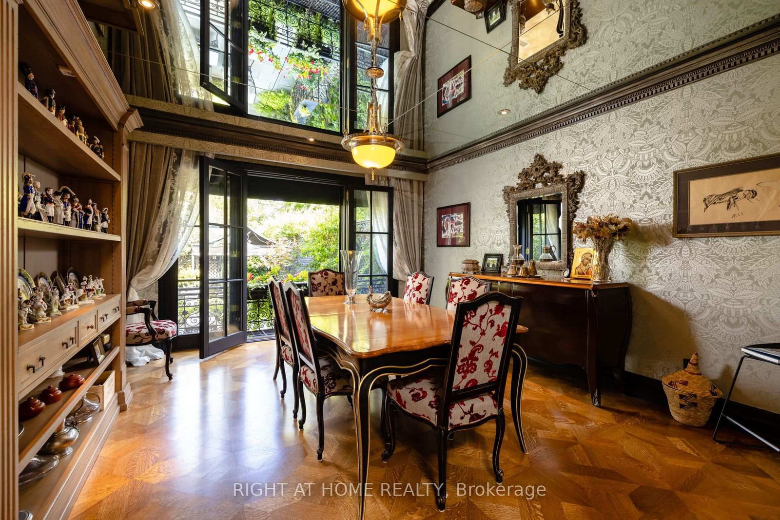 51 Hazelton Avenue • Toronto, ON photo 10