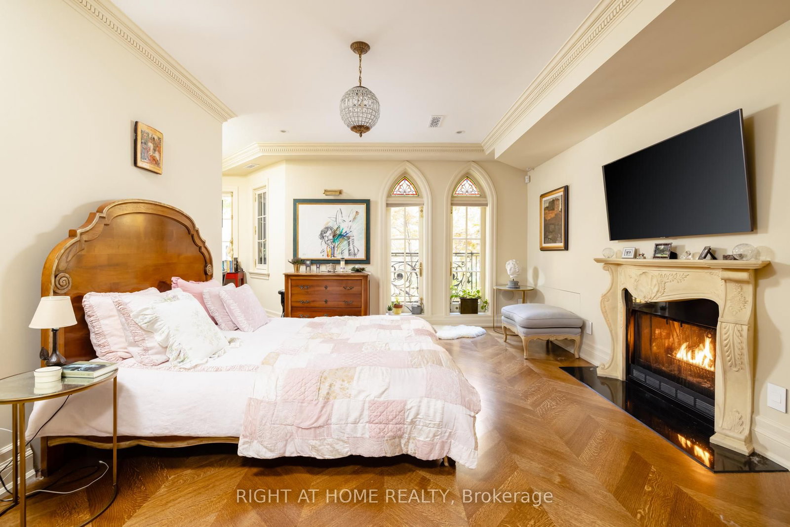 51 Hazelton Avenue • Toronto, ON photo 11