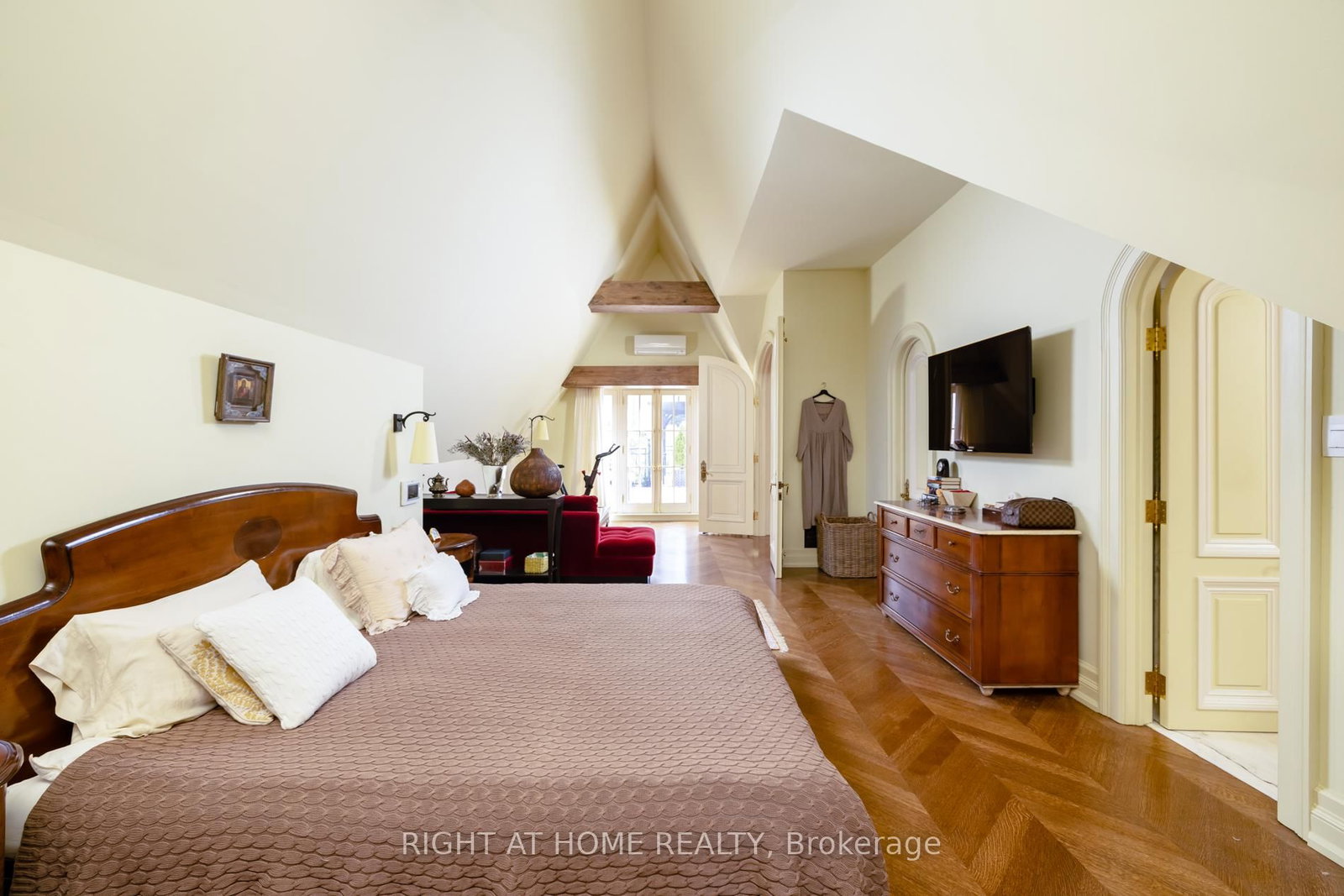 51 Hazelton Avenue • Toronto, ON photo 21
