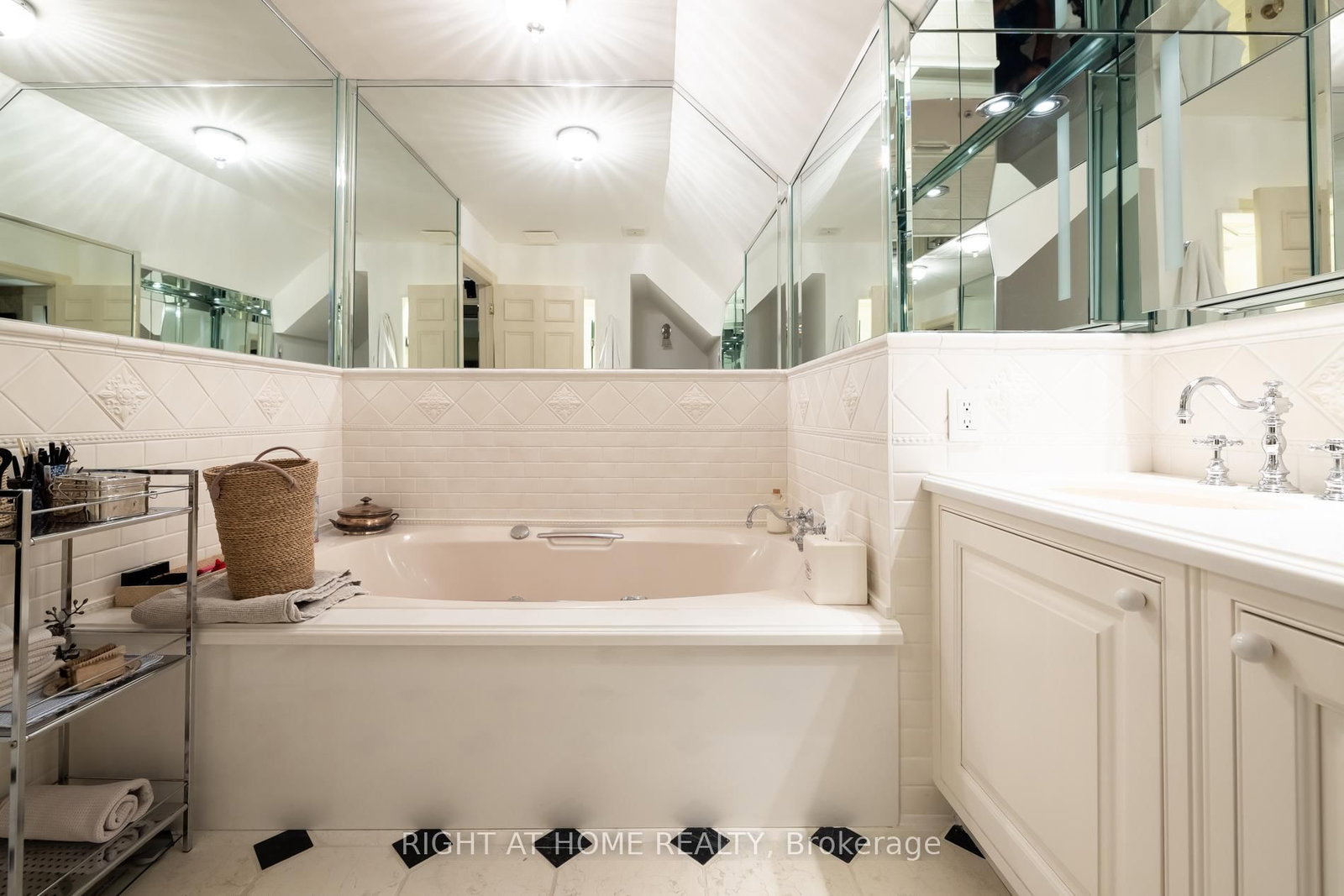 51 Hazelton Avenue • Toronto, ON photo 27