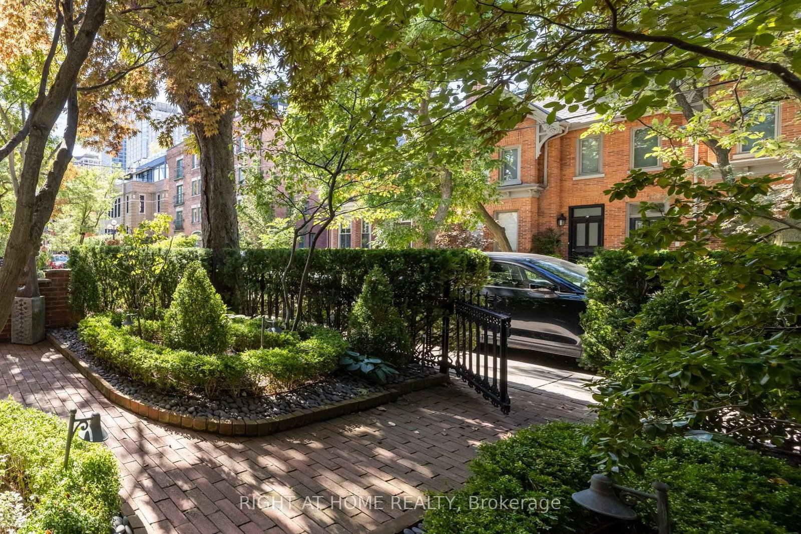 51 Hazelton Avenue • Toronto, ON photo 36