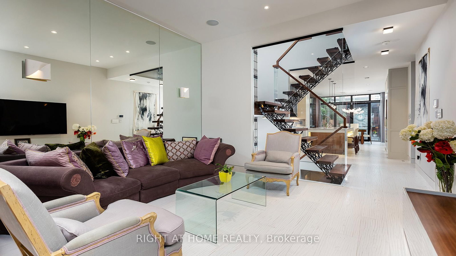 53 Hazelton Avenue • Toronto, ON photo 11