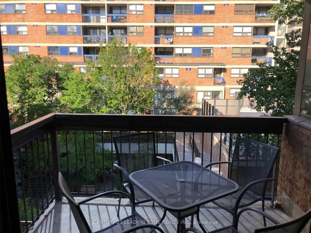 461 - 49 Mccaul Street 5