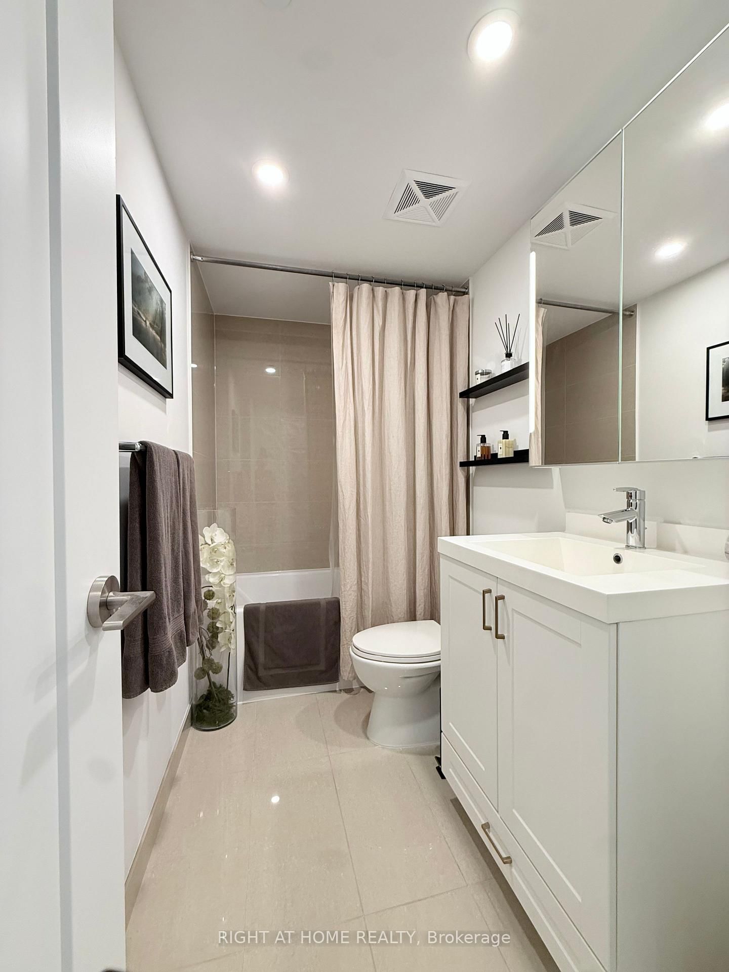 18 Graydon Hall Drive • #1509 • Toronto, ON photo 11
