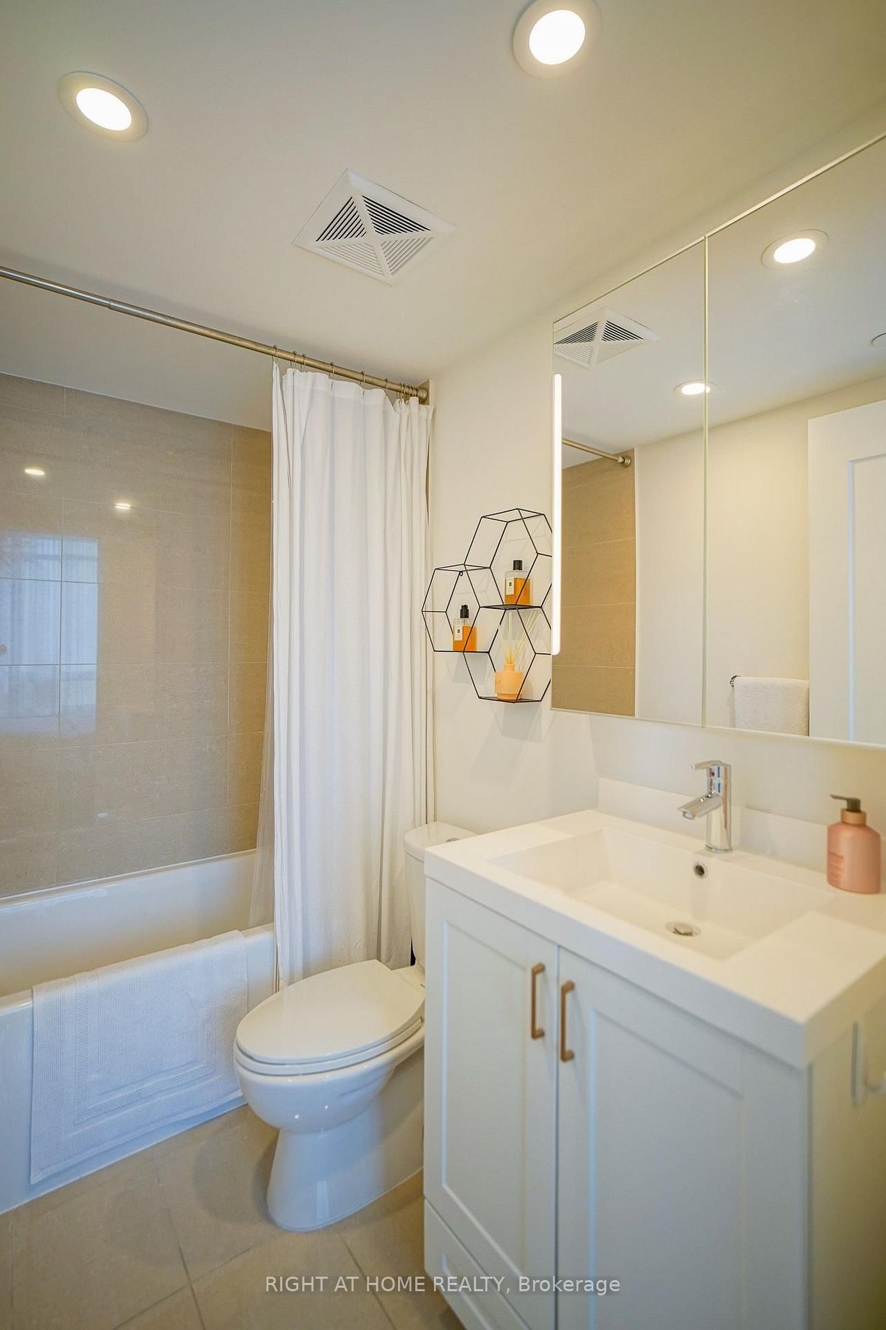 18 Graydon Hall Drive • #1509 • Toronto, ON photo 17