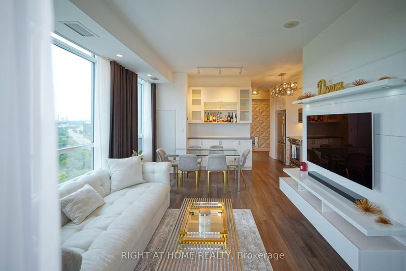 18 Graydon Hall Dr photo 4