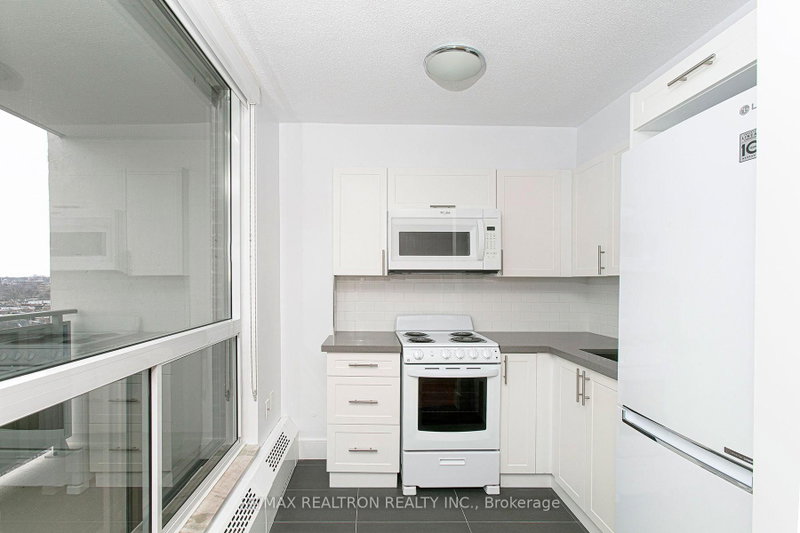 2312 - 666 Spadina Avenue