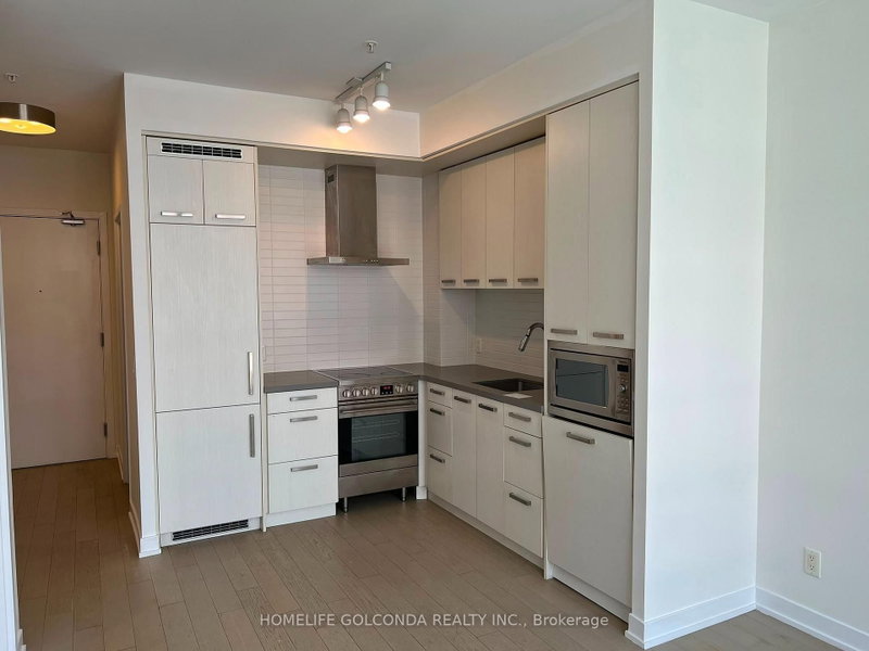 N415 - 455 Front Street E