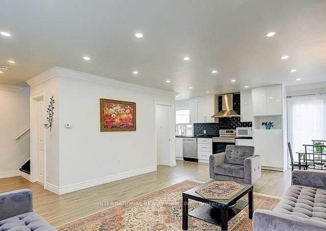 8 Farrell Avenue