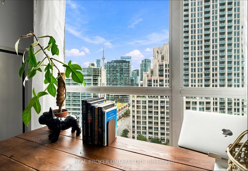1312 - 215 Fort York Boulevard