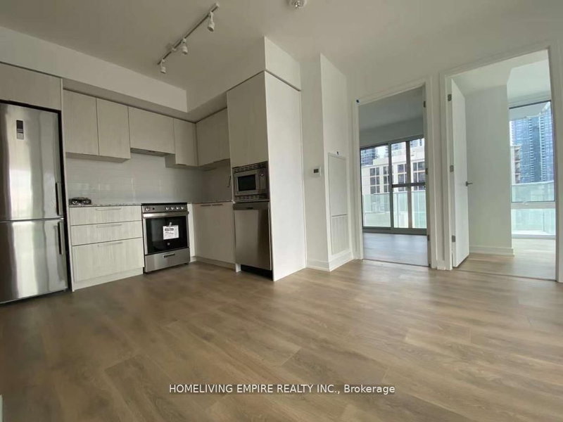1012 - 501 Yonge Street