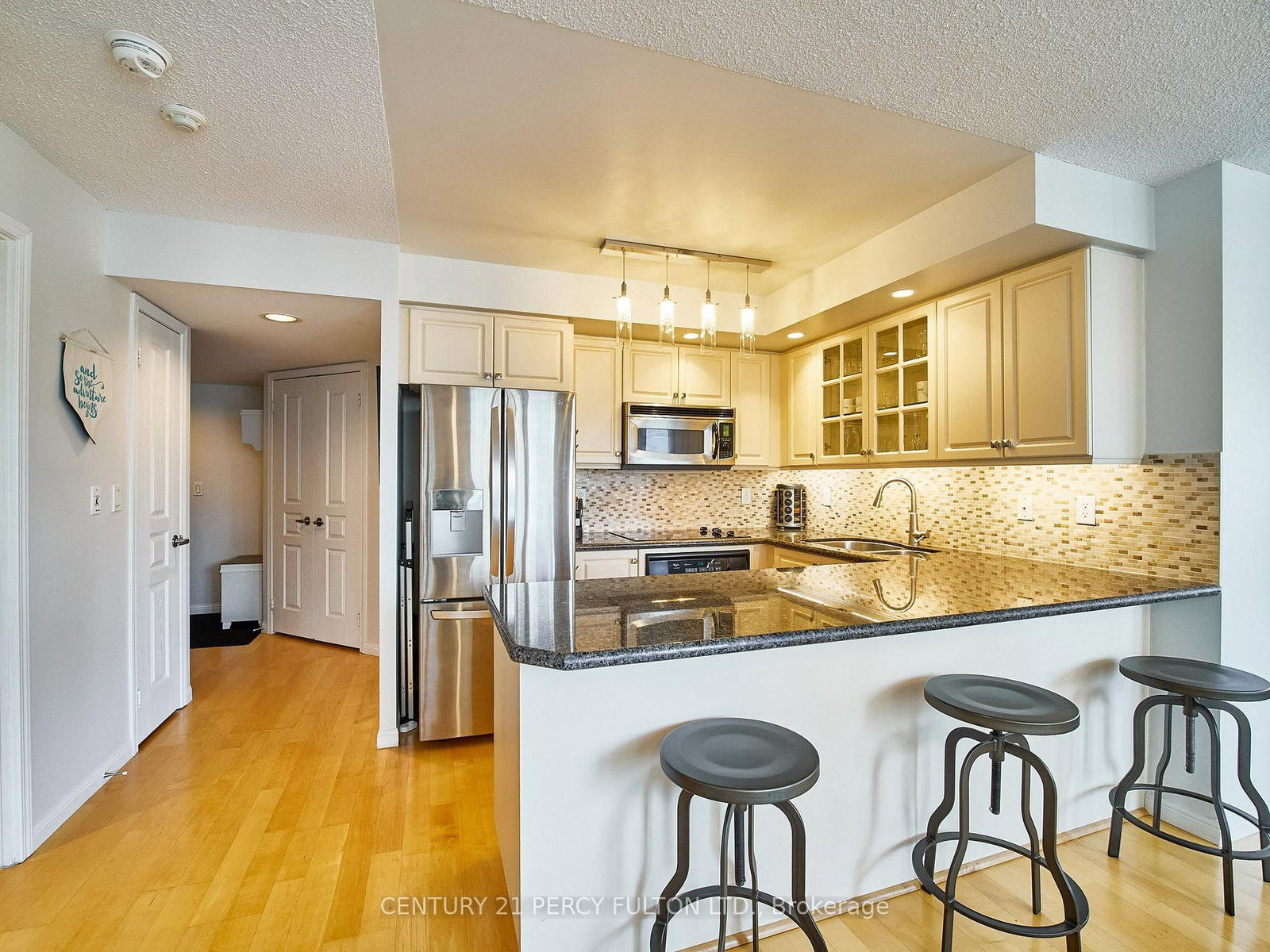 Condo for lease at 809-140 Simcoe Street, Toronto, Ontario, M5H 4E9 - Waterfront Communities C1 - MLS: C13705248