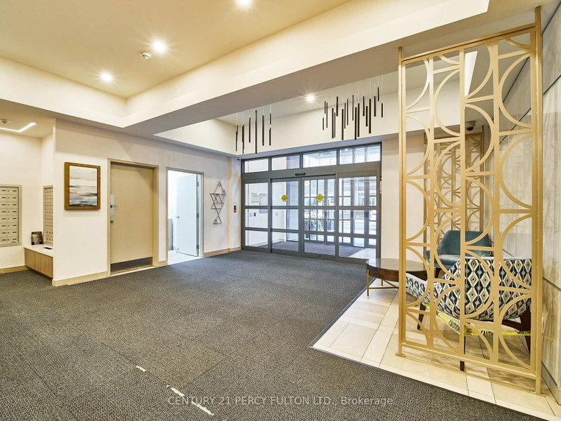 809 - 140 Simcoe Street