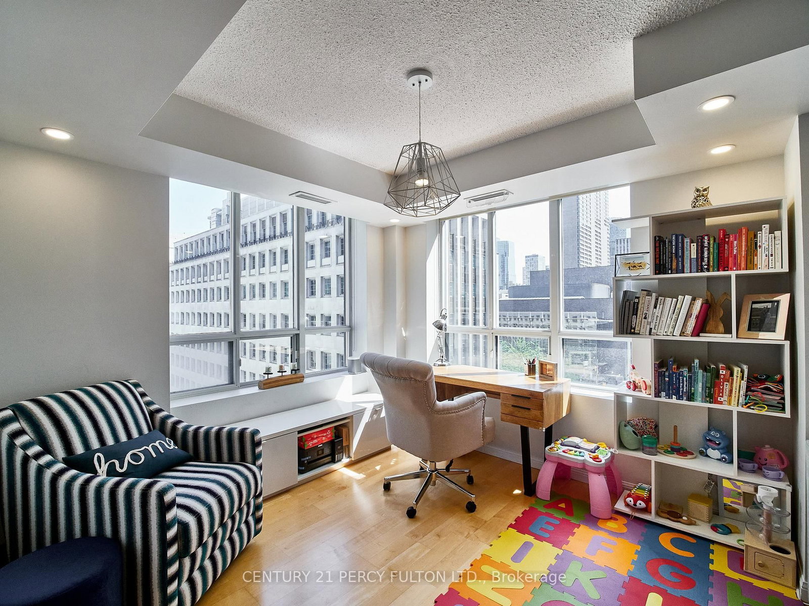 Condo for lease at 809-140 Simcoe Street, Toronto, Ontario, M5H 4E9 - Waterfront Communities C1 - MLS: C13705248