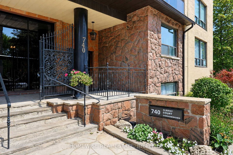 401 - 740 Eglinton Avenue