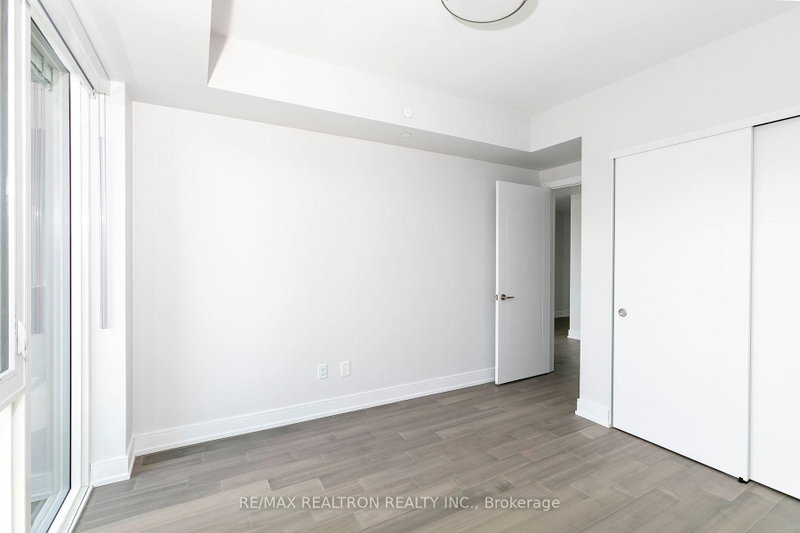 1107 - 664 Spadina Avenue