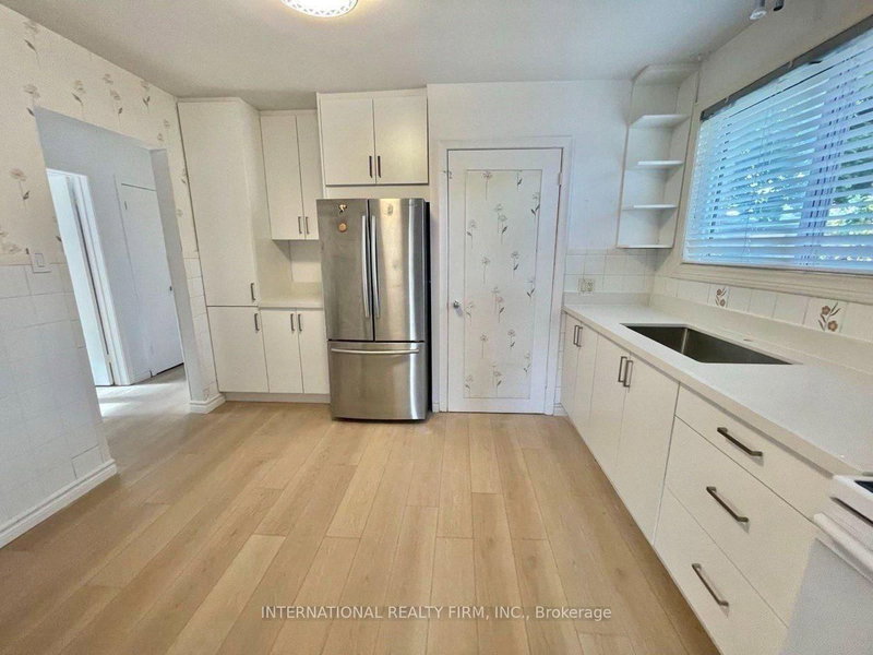 198 Waterloo Ave photo 4