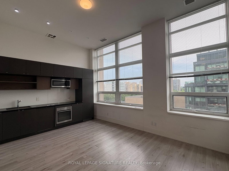 802 - 111 St Clair Avenue W