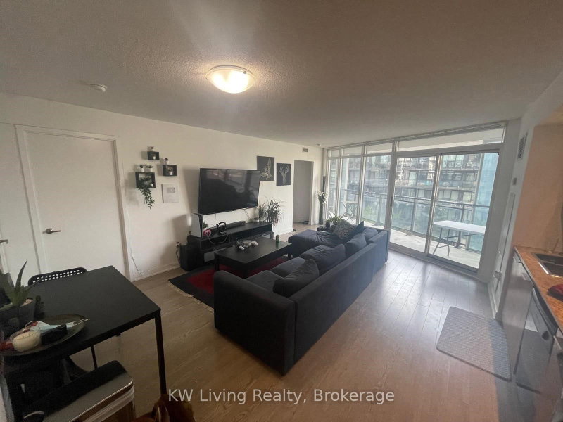 612 - 25 Capreol Court