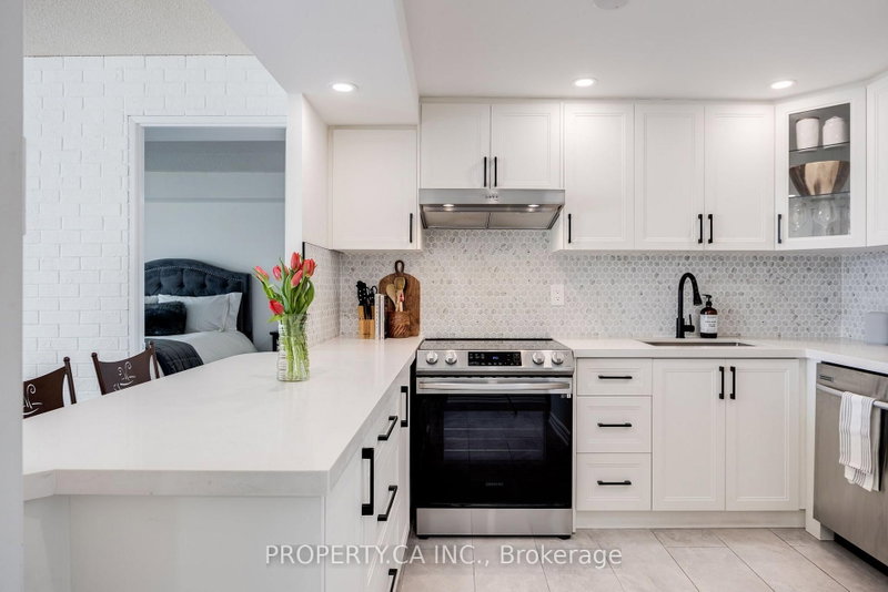 813 - 705 King Street W