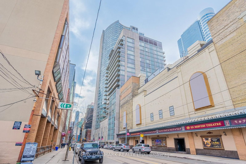 701 - 220 Victoria Street