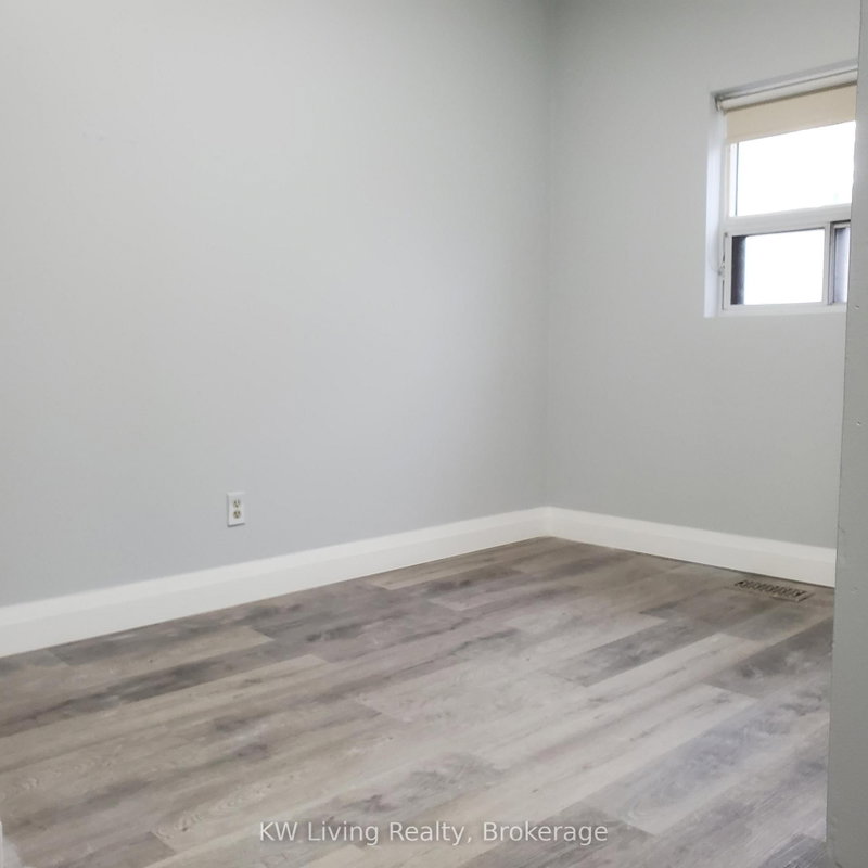 A2 - 377 Dundas Street W