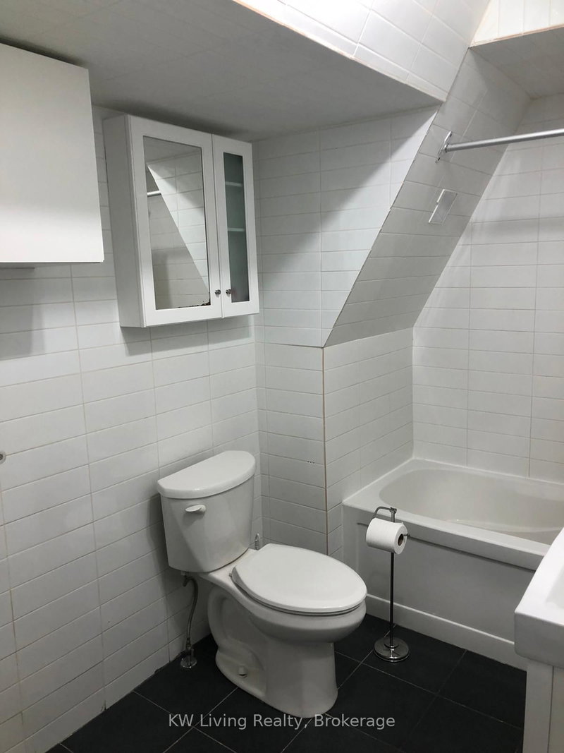 3rd Floor - 377 Dundas Street W