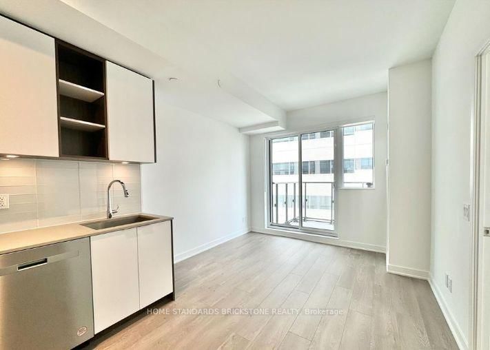 933 - 543 Richmond Street W