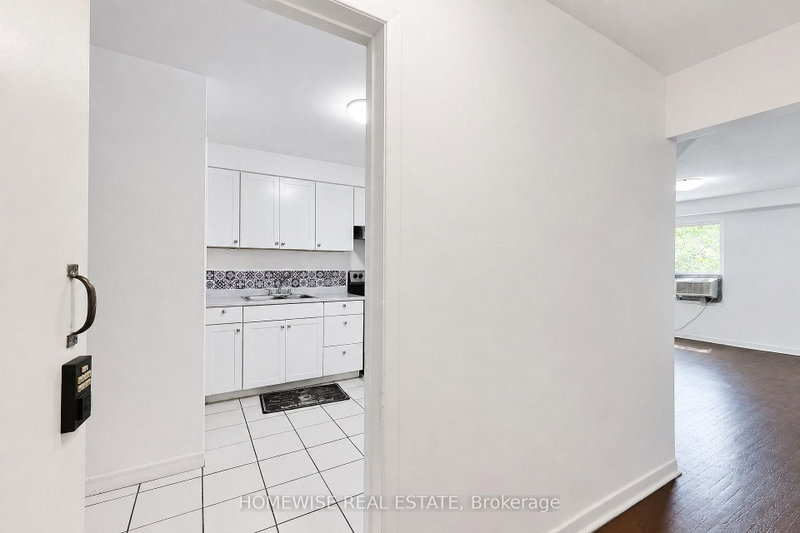 Rear - 961 Eglinton Avenue