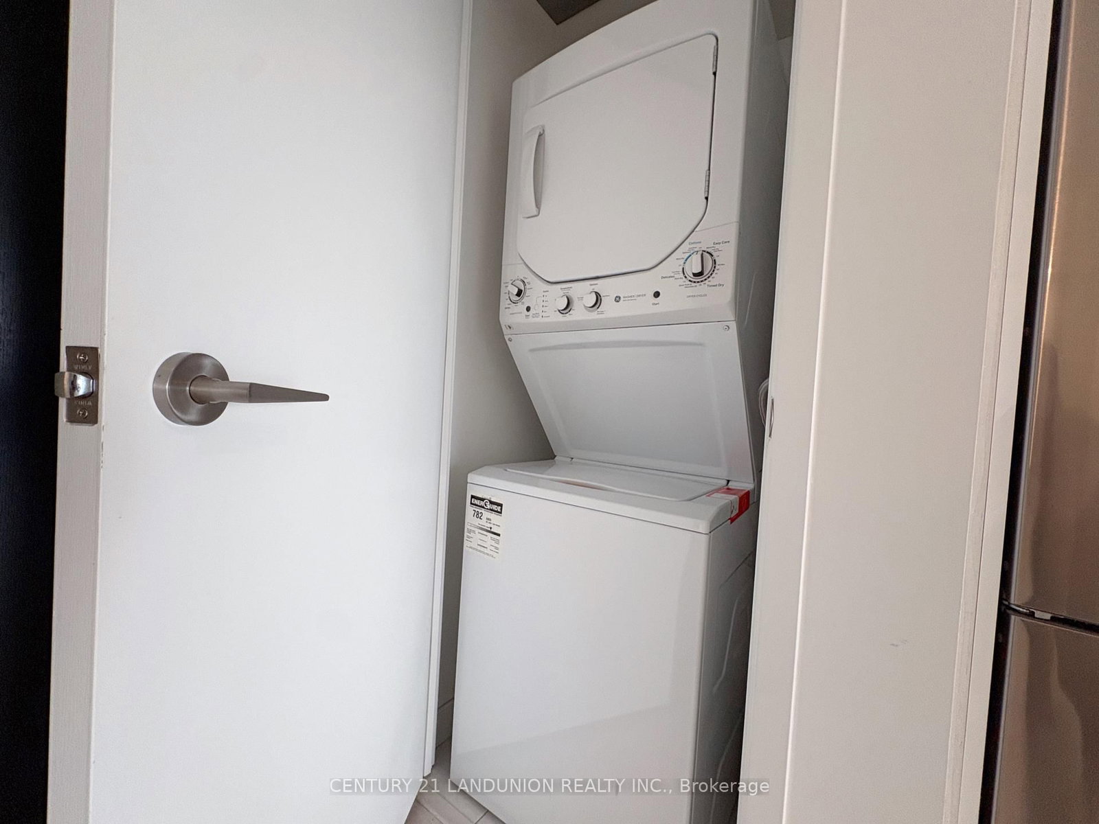 18 Maitland Terrace • #1808 • Toronto, ON photo 16