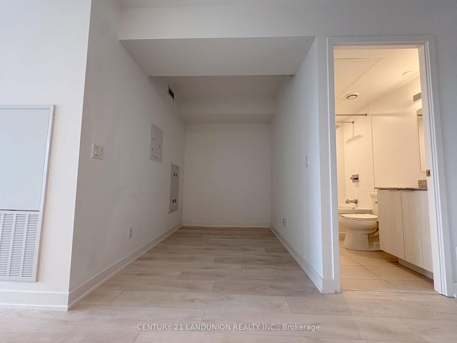 18 Maitland Terrace • #1808 • Toronto, ON photo 9