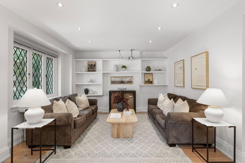 555 Castlefield Avenue