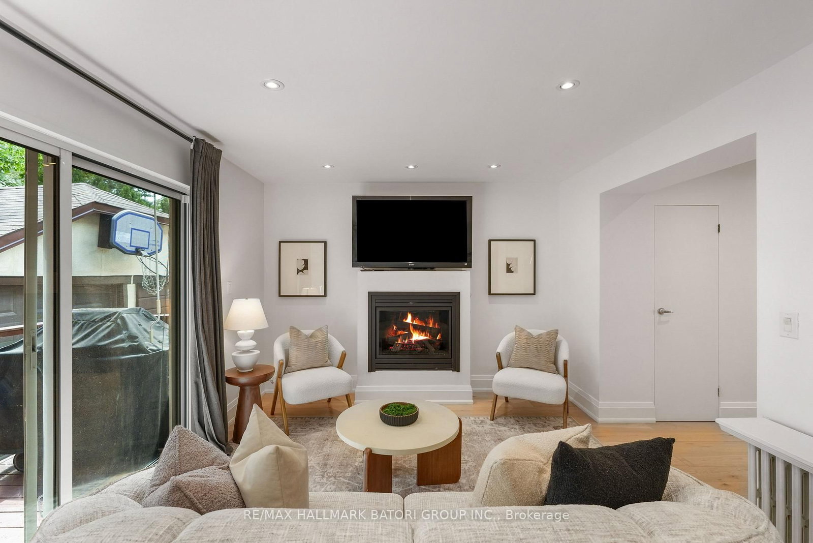 555 Castlefield Avenue • Toronto, ON photo 9