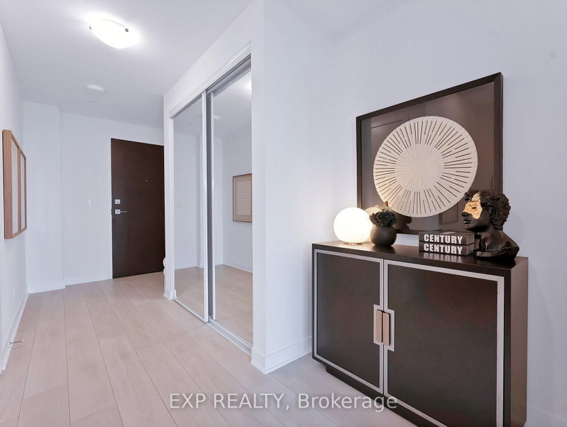 2711 - 2221 Yonge Street
