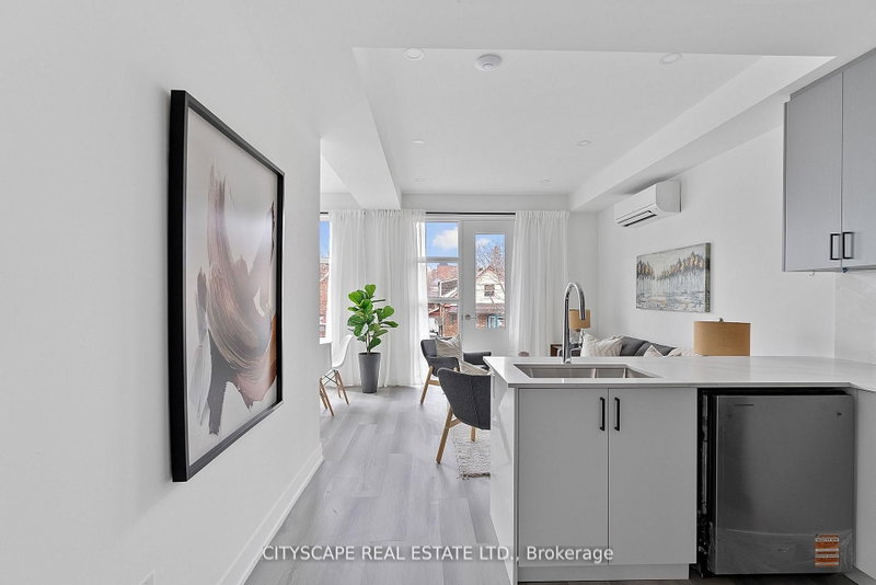 3 (Upper) - 587 Oakwood Avenue