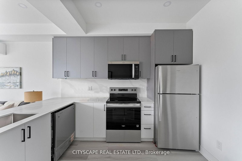 3 (Upper) - 587 Oakwood Avenue